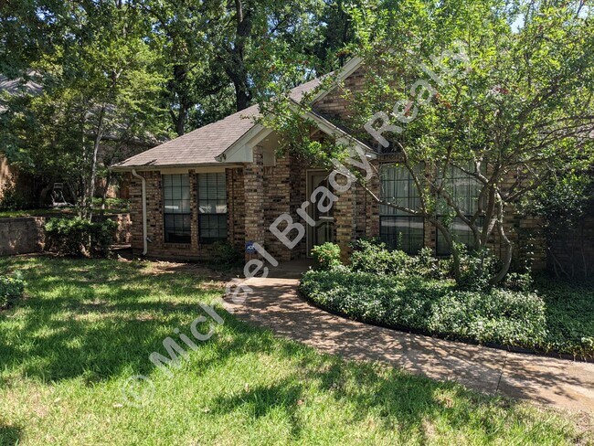 Building Photo - Beautiful home