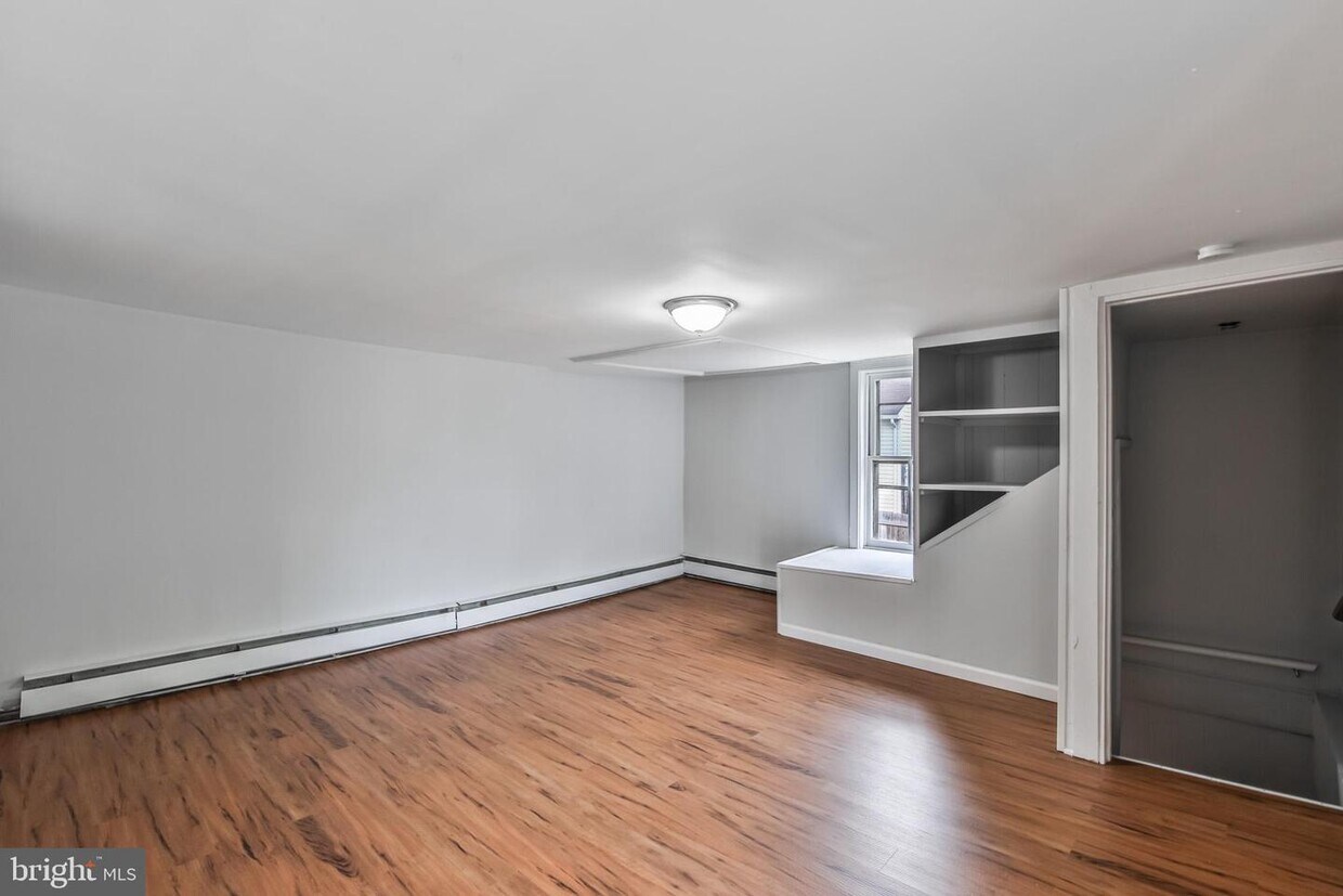 403 Washington Ave Unit 3, Sellersville, PA 18960 Room for Rent in