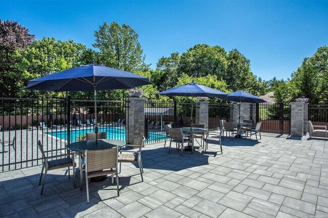 Building Photo - 91 Duck Pond Dr
