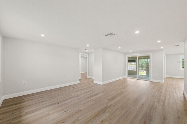 Building Photo - 6617 Harbor Dr