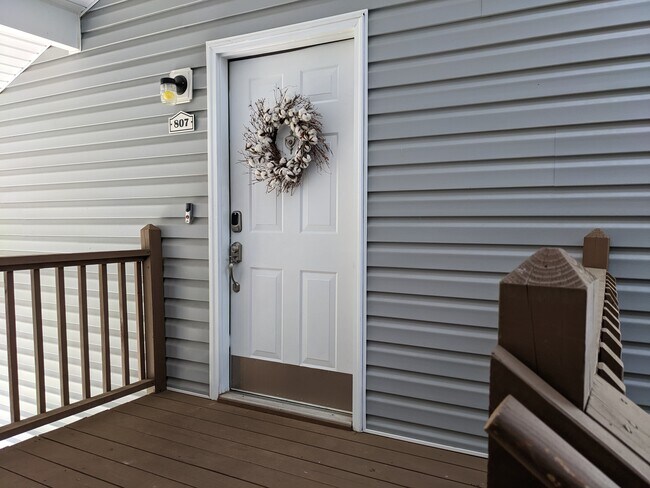 Unit Entry - 807 Pelham Square Way