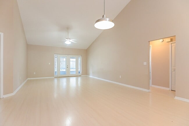 Foto del edificio - 28434 Meadowrush Way