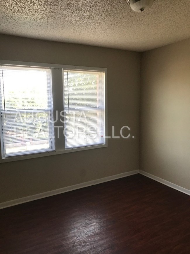 Foto del edificio - 2083 N 2nd St