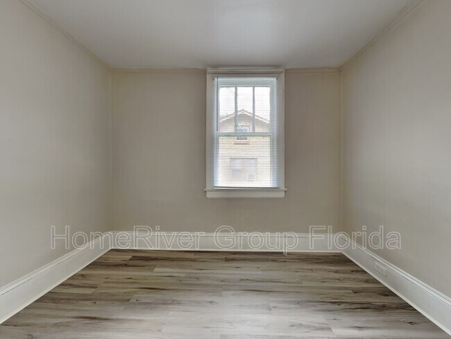 Foto del edificio - 245 W 24th St