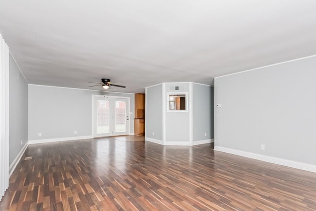 Foto del edificio - 403 Brownstone Dr