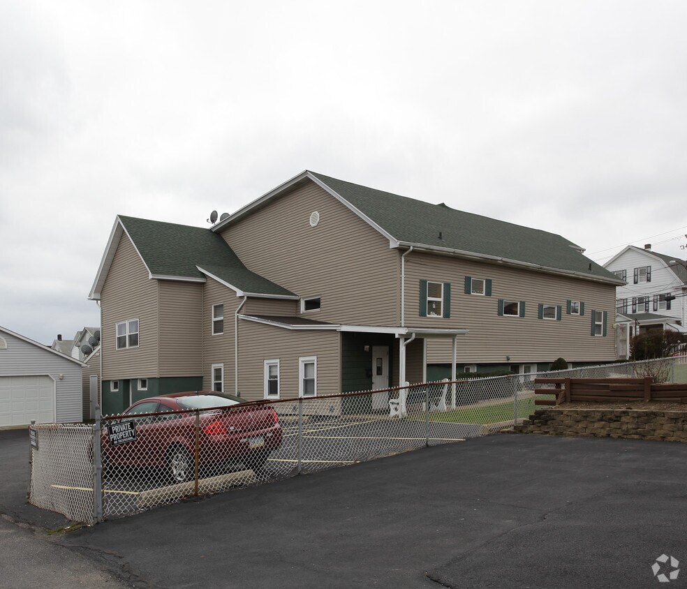 439 Washington St, Freeland, PA 18224 Apartments in Freeland, PA
