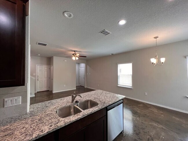 Foto del edificio - Best Duplex Community in Seguin