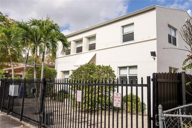 Building Photo - 509 NE 64th St