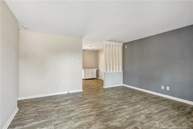 Building Photo - 5051 Hampshire Dr
