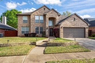 Building Photo - 2700 Timberwood Dr