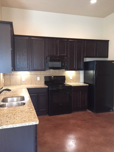 Building Photo - 722 Saengerhalle Rd