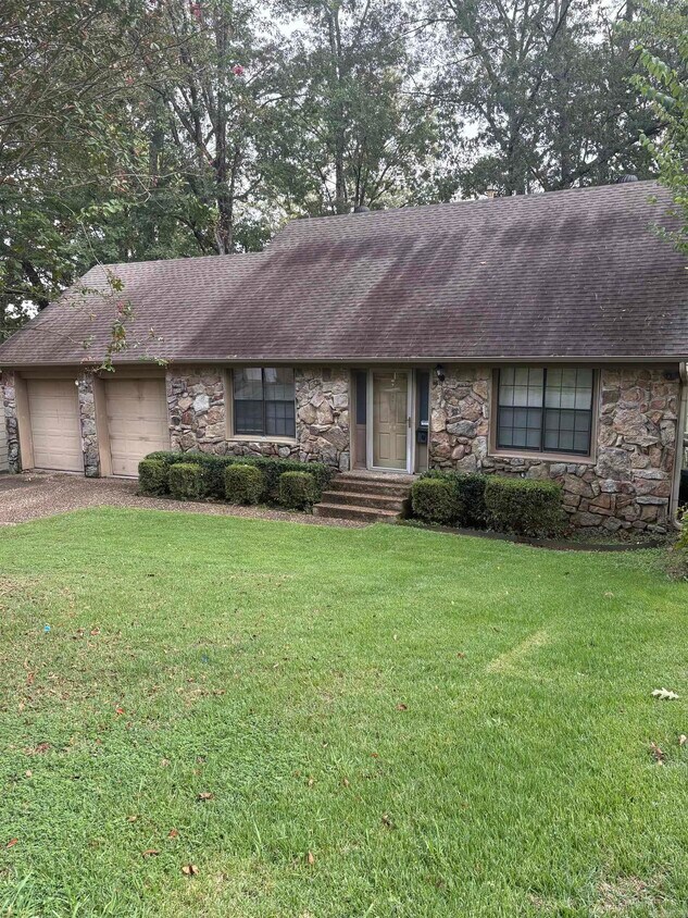 Foto principal - 7901 Parkwood Dr