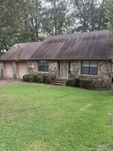 Building Photo - 7901 Parkwood Dr