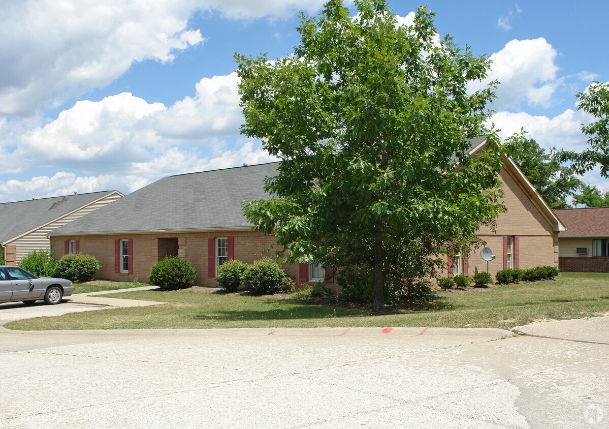 Primary Photo - 245-247 Northland Dr