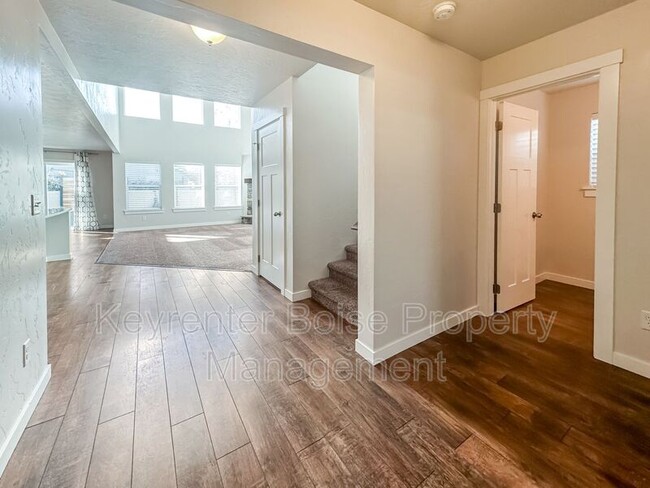 Foto del edificio - 4661 N Alester Ave