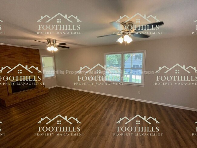 Foto del edificio - 214 Keithwood Dr