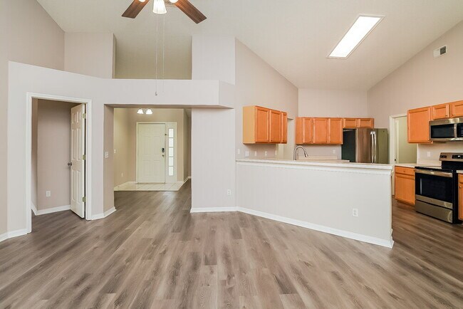 Building Photo - 1870 Smoketree Cir