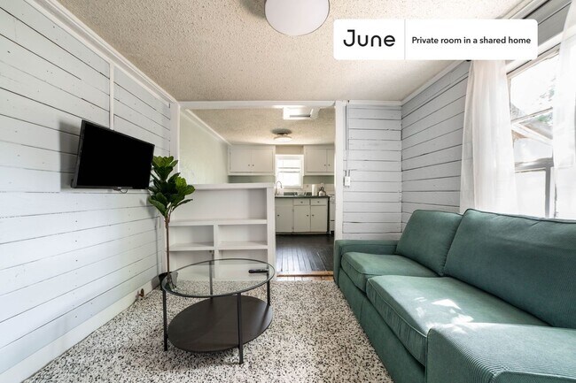 Foto del edificio - Room in Shared 3 bed/1 bath home