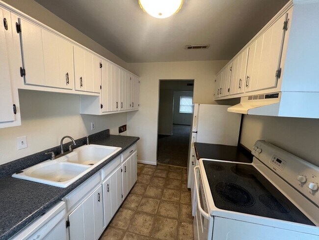 Building Photo - 934 Maryland Ave