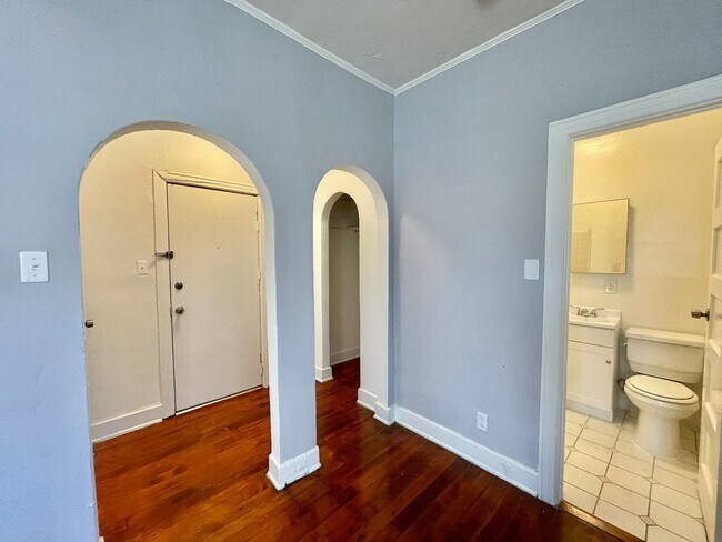 Foto del edificio - 544 N Heliotrope Dr