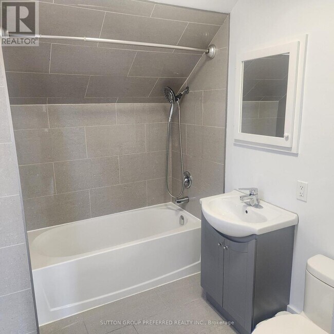 Photo du bâtiment - 312 Wharncliffe Rd S