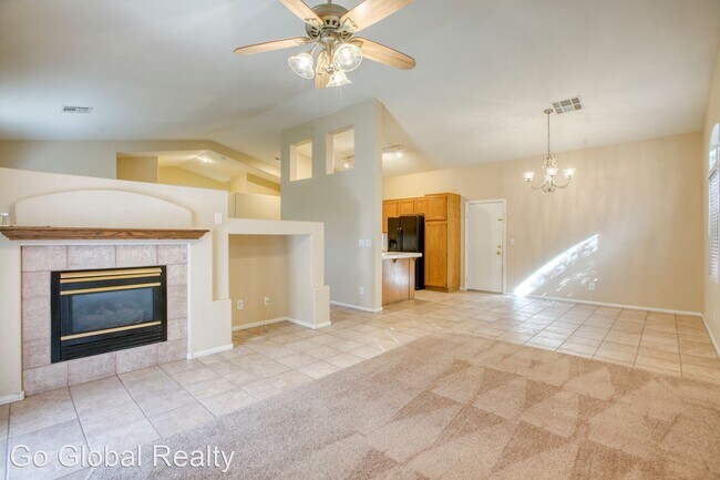 Building Photo - 3 br, 2 bath House - 1015 Desert Retreat C...