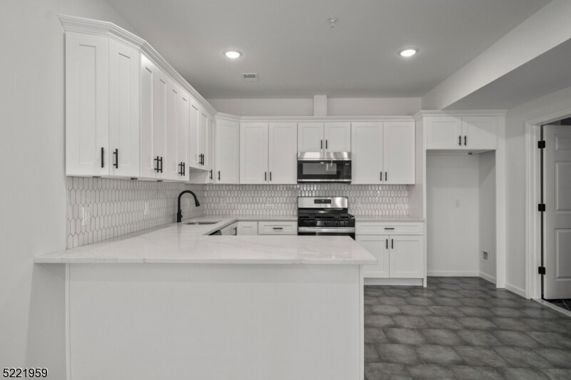 618 Meadow St Unit 1, Elizabeth, NJ 07201 Room for Rent in Elizabeth, NJ