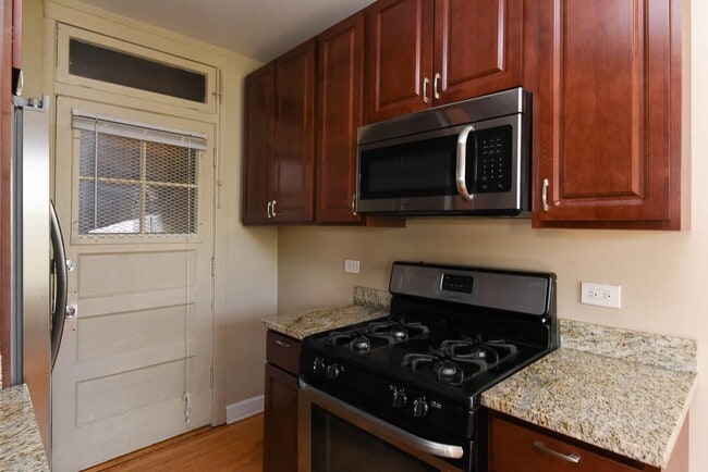 Building Photo - 2105 W Ainslie St