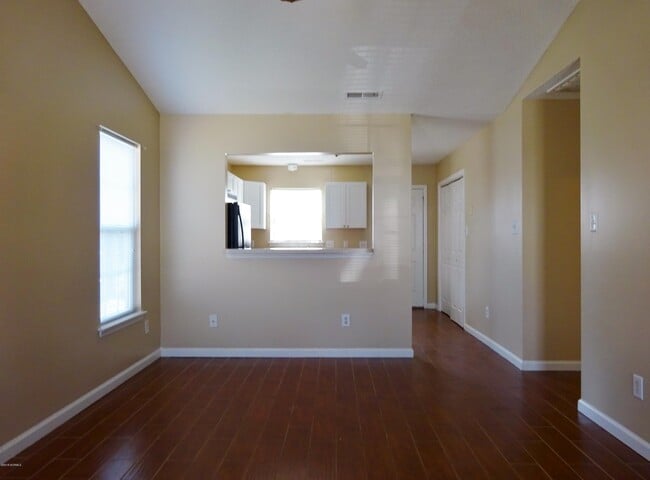 Building Photo - 1076 W Pueblo Dr