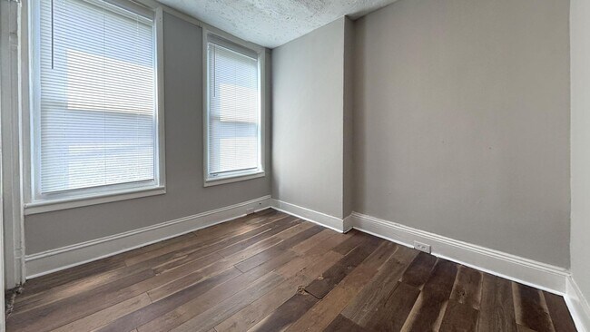 Building Photo - Move-In Ready 3 BR / 1 BA Rowhouse in West Philadelphia