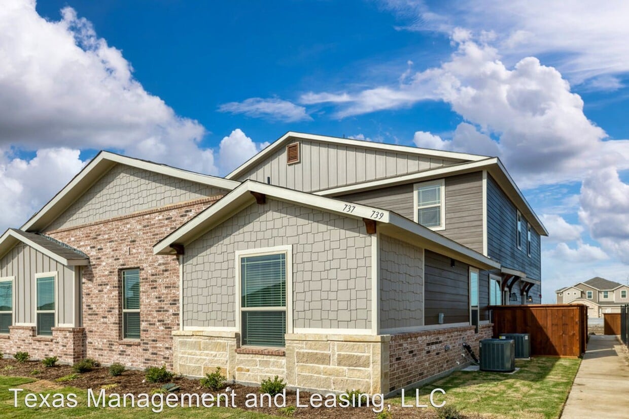 2 br, 1.5 bath House 737 Harvest Moon Drive House Rental in Venus