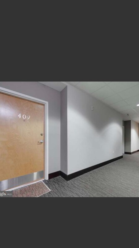 Building Photo - 1333 W Broad St