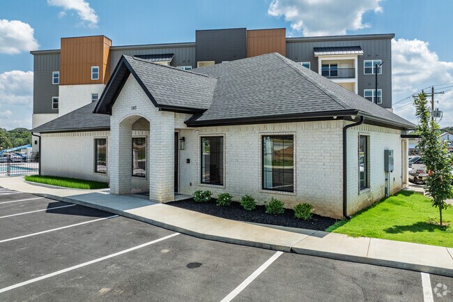 Building Photo - The Ellington