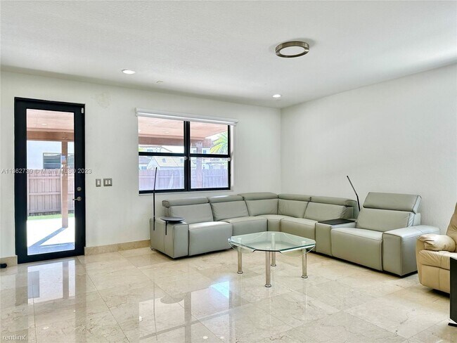 Foto del edificio - 4 br, 4 bath House - 8875 NW 99th Ct # 8875