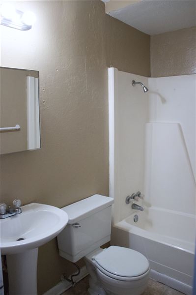 Building Photo - 116 Poplar St