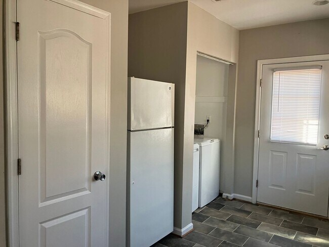 Foto del edificio - Three Bedroom Condo - Centrally Located Su...
