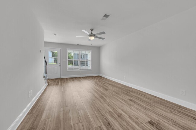 Foto del edificio - 233 W Point Dr