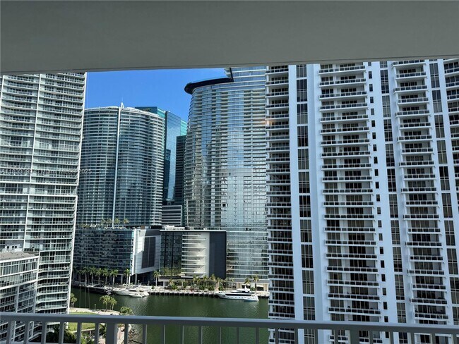 Foto del edificio - 801 Brickell Key Blvd