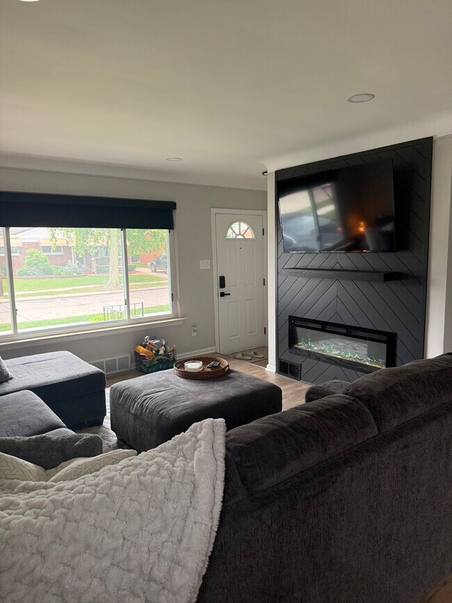 Foto del edificio - 32547 Birkshire St