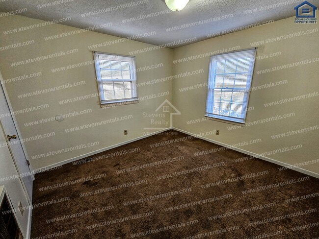 Building Photo - 145 Briarwood Dr