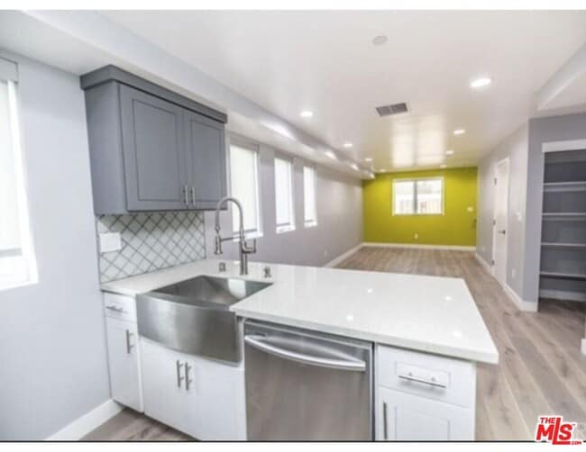 Building Photo - 1118 Heliotrope Dr