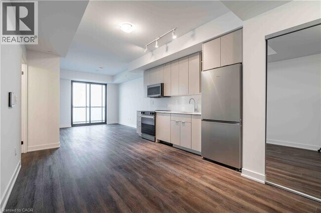 Photo du bâtiment - 2075 Lakeshore Rd.