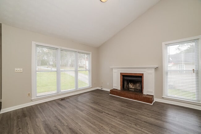 Building Photo - 3106 Calumet Cir NW