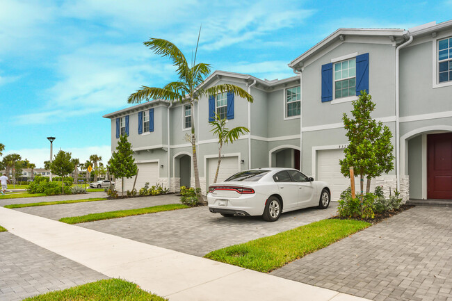 Foto del edificio - 4330 Pond Lily Ln