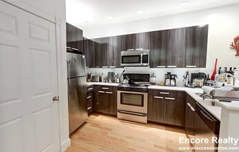 Building Photo - 131 Saint Botolph St