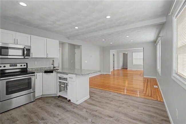 Building Photo - 48 Audubon Ave