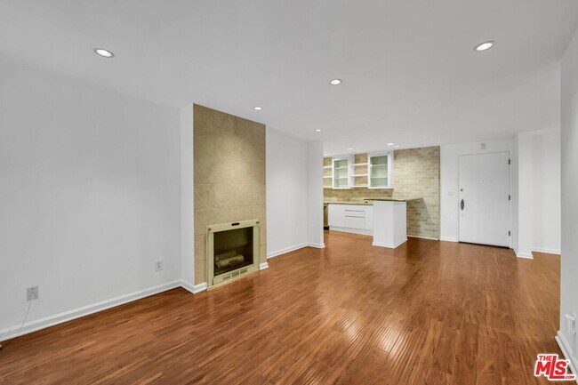 Foto del edificio - 723 Palisades Beach Rd