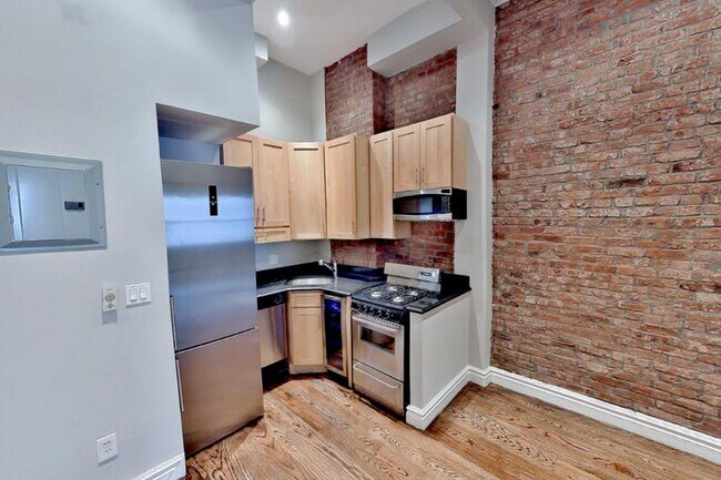 Building Photo - 138 E 16th St