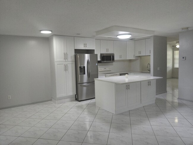 Building Photo - 1322 Pines Ln