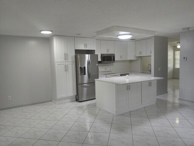 Foto del edificio - 1322 Pines Ln
